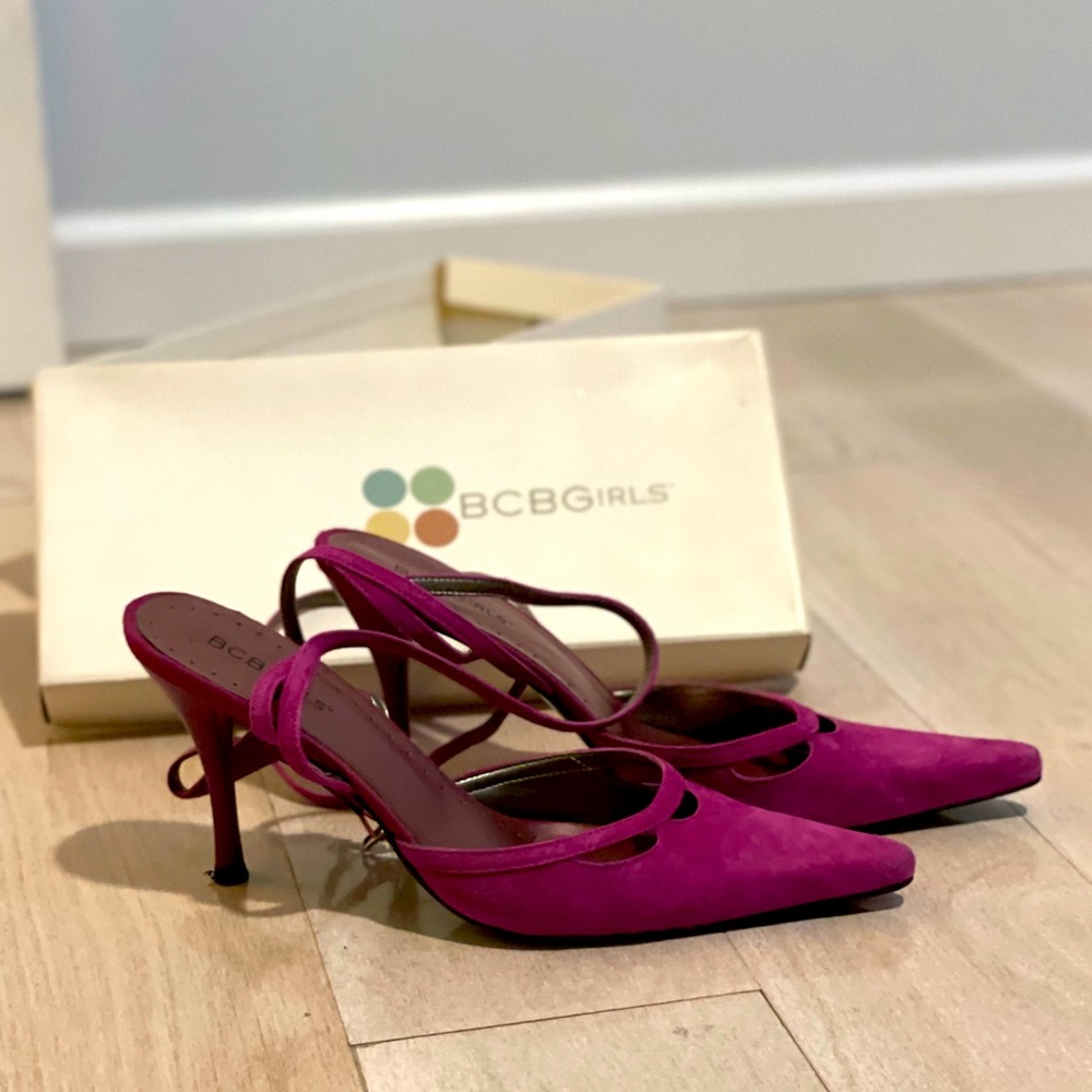 BCBG magenta suede strappy pumps